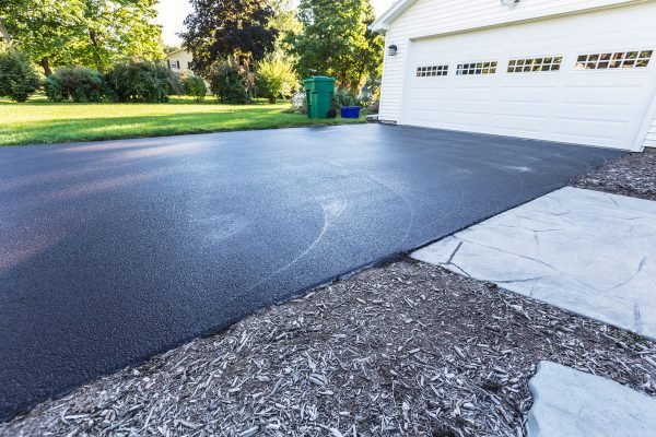 A-fresh-blacktop-resealing-job-just-finished-on-this-asphalt-driveway-600x400